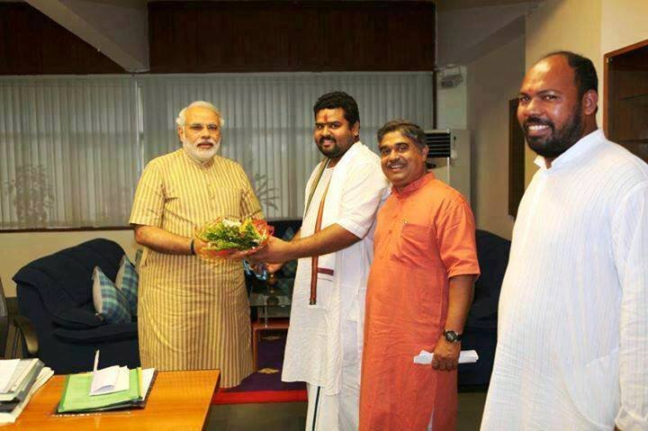 Sant Pravar Shri Vigyandeo Ji Maharaj in a recent meeting with Narendra Modi at Ahmedabad