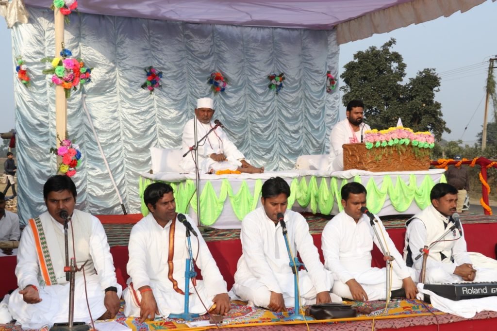 Sadguru sadafal dev ji maharaj ka bhajan gate huye bhakt